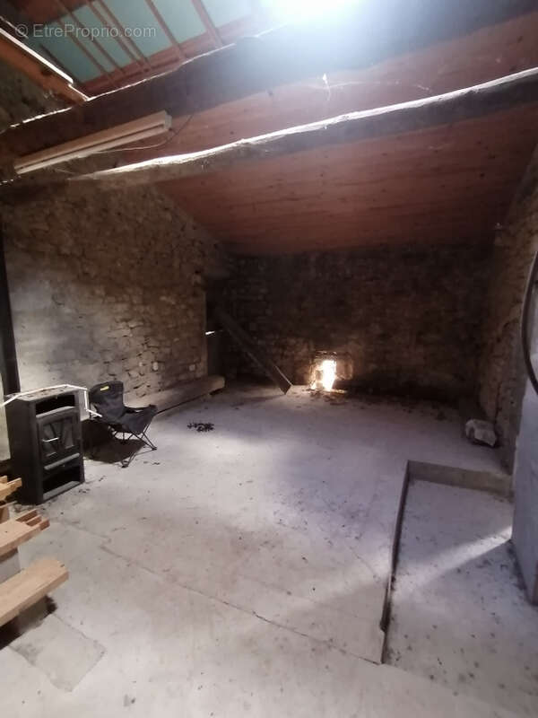Maison de village avec jardin à Mouthoumet Gros Travaux à prévoir - photo 3