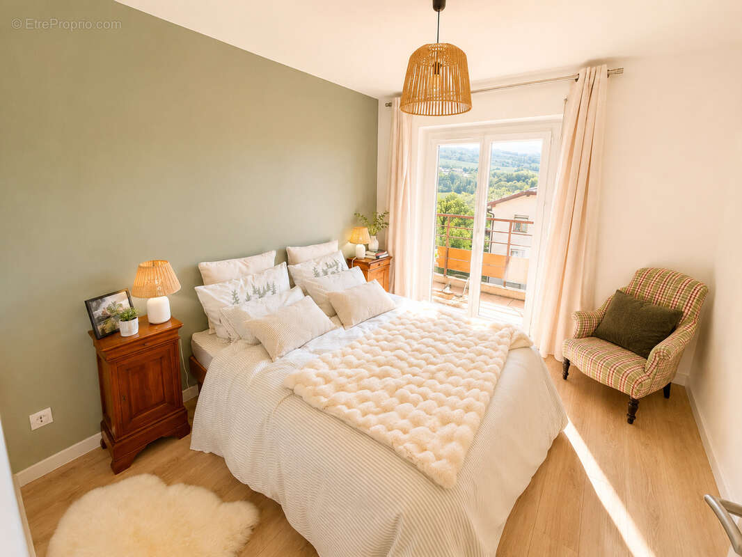 Appartement à CRANVES-SALES