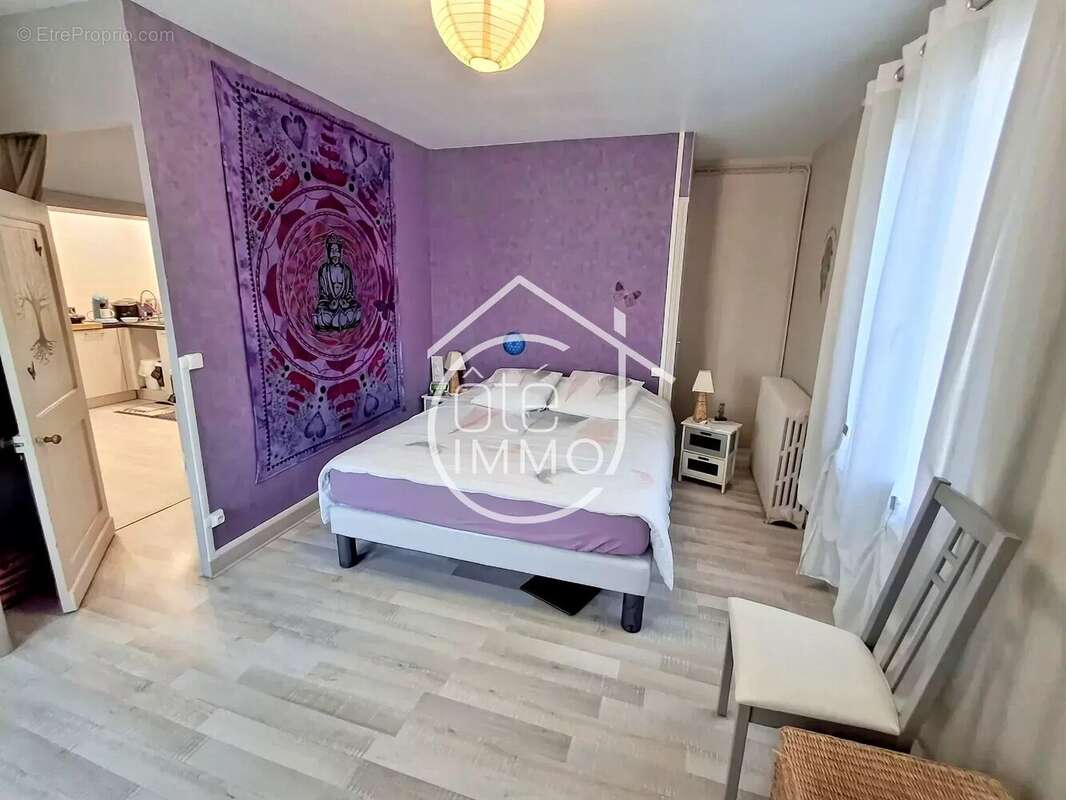 Maison à COURS-DE-PILE