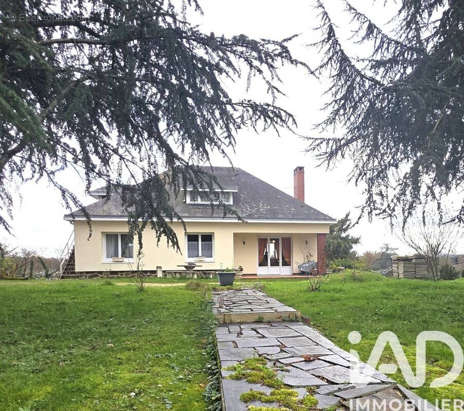 Photo 1 - Maison à LUCHE-PRINGE