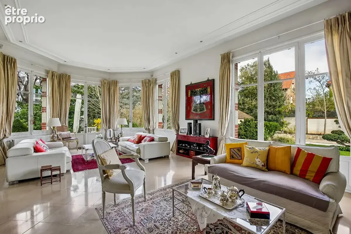 Le vesinet sud - magnifique propriete de 308 m² -  6 chambres - terrain 1541 m²  - piscine - dependance amenagee 18 m² - - photo 2