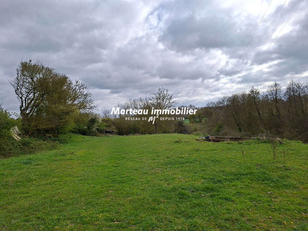 Commerce à GESNES-LE-GANDELIN