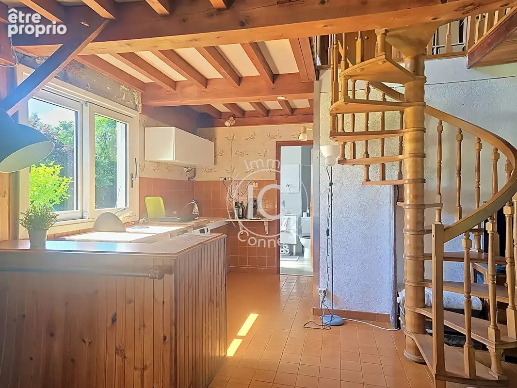 Maison à potentiel avec terrain boisé au calme - photo 8
