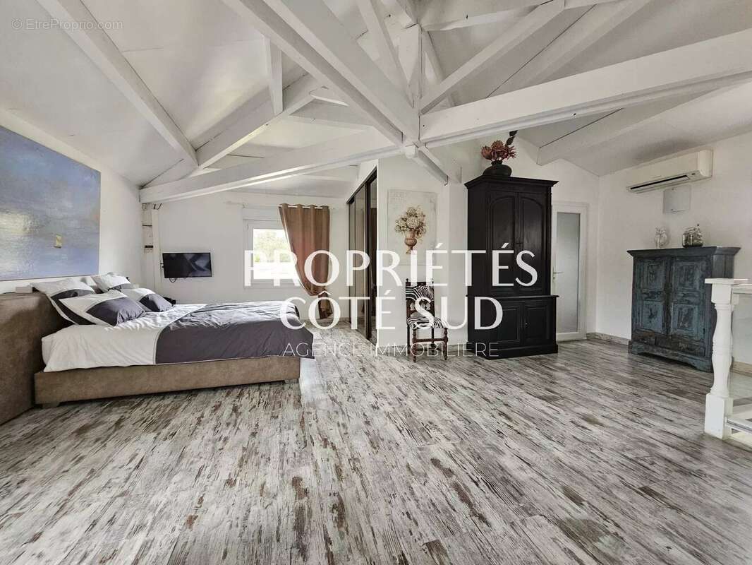 Maison à SAINT-LAURENT-DES-ARBRES