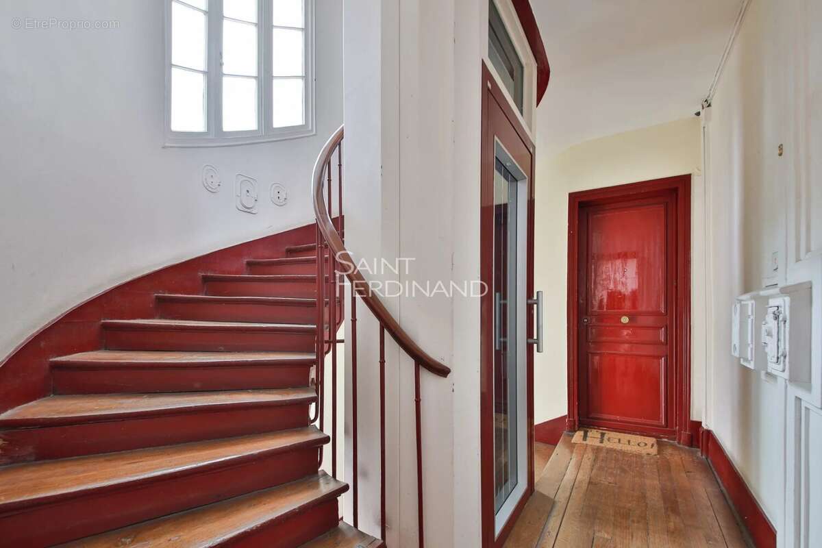 Appartement à PARIS-17E