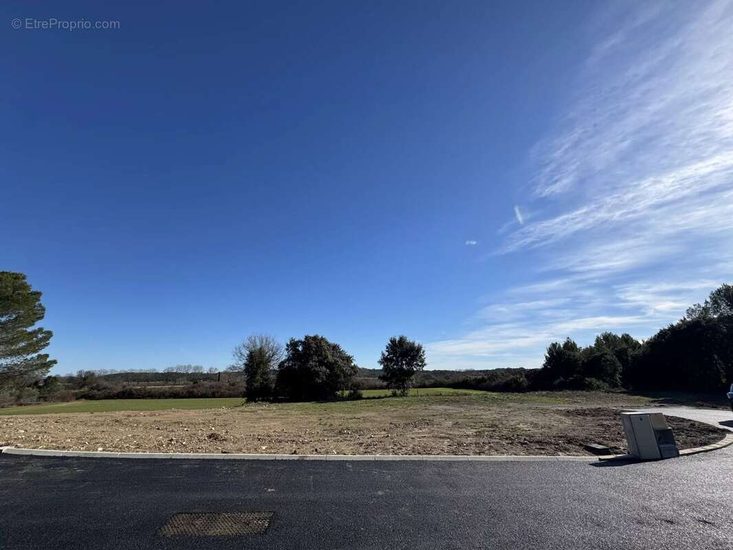 Terrain à SAINT-BAUZILLE-DE-MONTMEL