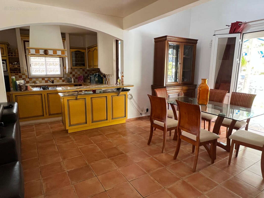 Belle villa F4-F5 à vendre à Saint-Claude avec belle vue montagne en EXCLUSIVITÉ - photo 4