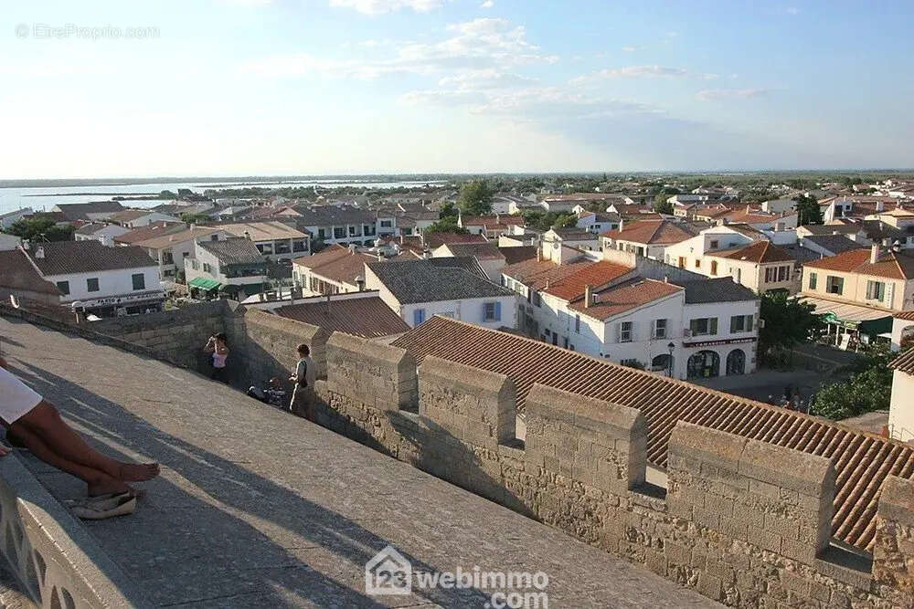 Commerce à SAINTES-MARIES-DE-LA-MER