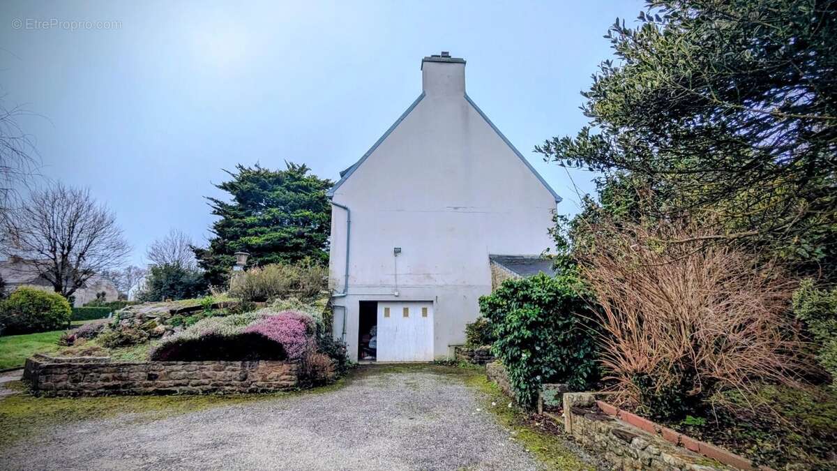 Maison à PLONEVEZ-PORZAY