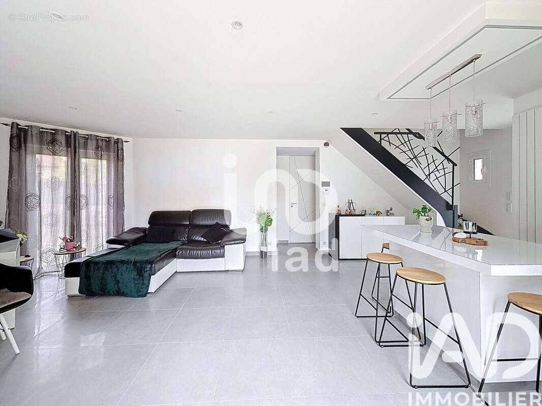 Photo 3 - Maison à GRETZ-ARMAINVILLIERS