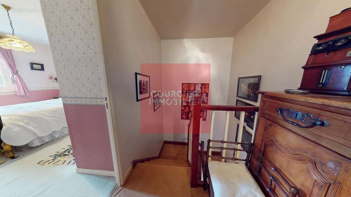 Maison à LE MESNIL-SAINT-DENIS