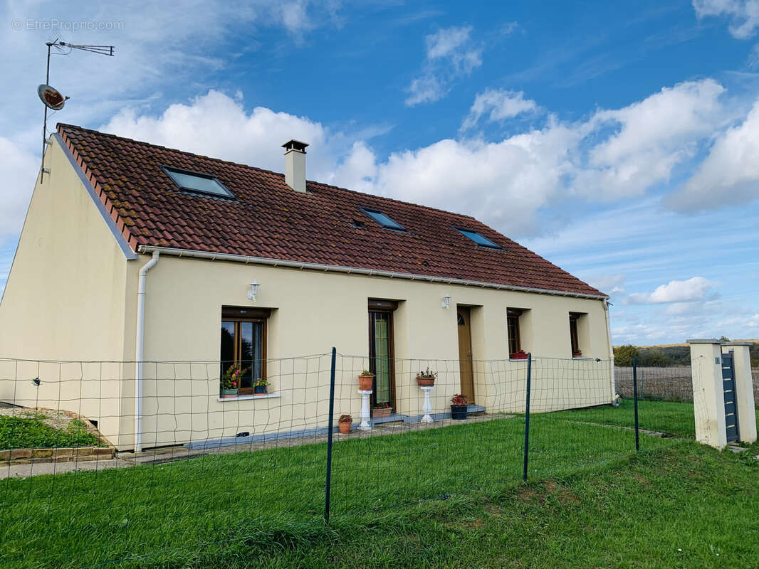 Maison à VILLETHIERRY