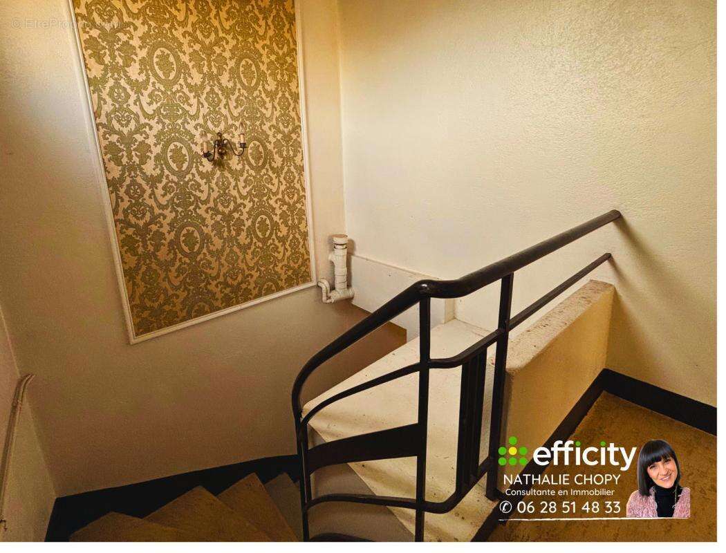 Appartement 215 m² à Unieux  - photo 10