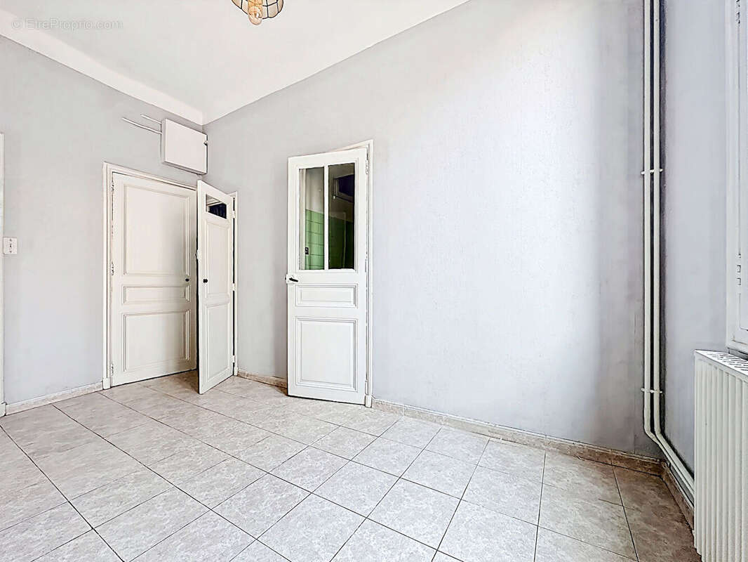 Appartement à MARSEILLE-5E