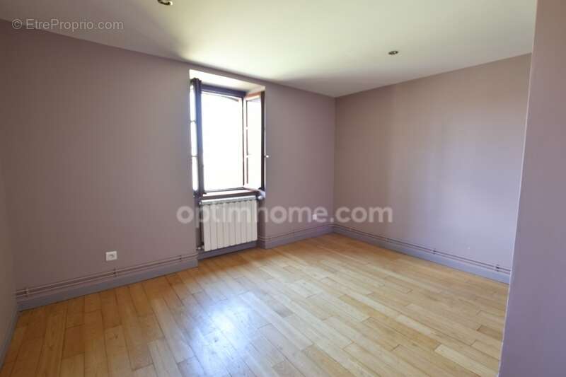 Maison à EGLISENEUVE-PRES-BILLOM