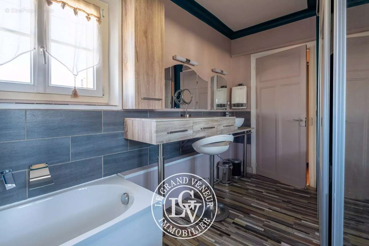 Maison à FONTAINEBLEAU