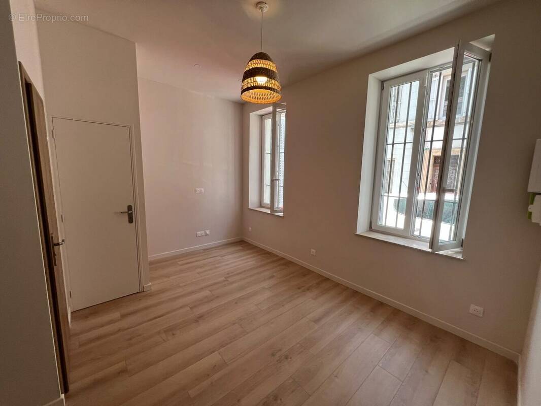 Appartement à MARSEILLE-4E