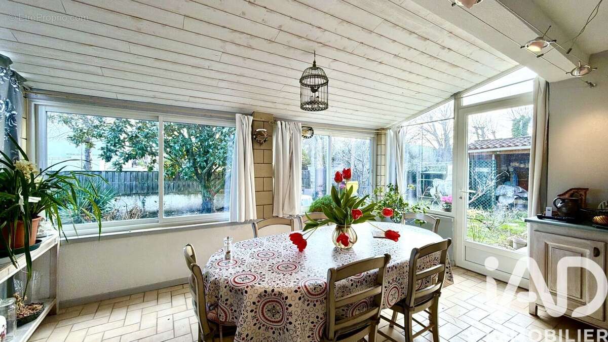 Photo 4 - Maison à ENTRAIGUES-SUR-LA-SORGUE