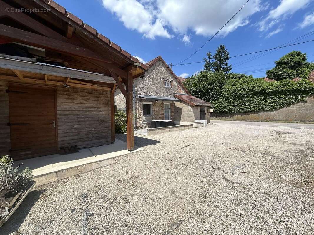 Maison 150 m² à Pluvet  - photo 2