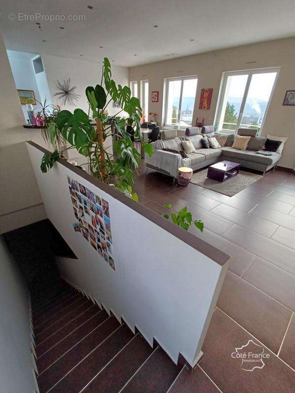 Loft de 129 m2 entièrement rénové, comprenant 4 pièces, dont - photo 6