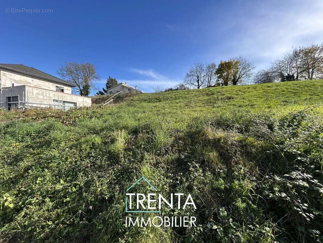 Terrain à CHARNECLES