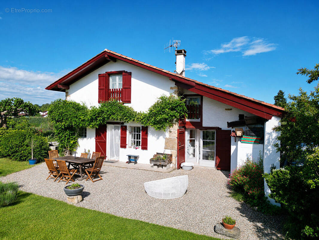 Maison à LARRESSORE