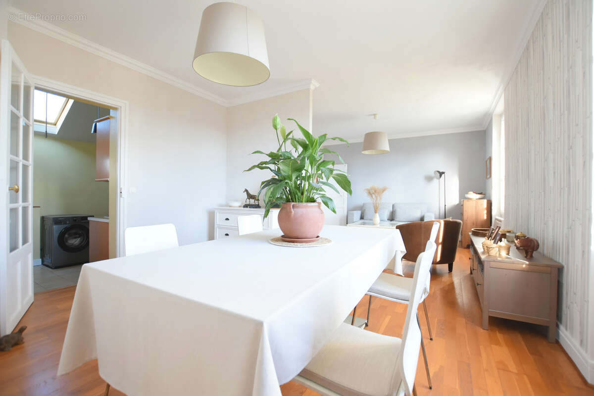 Appartement à LES ESSARTS-LE-ROI