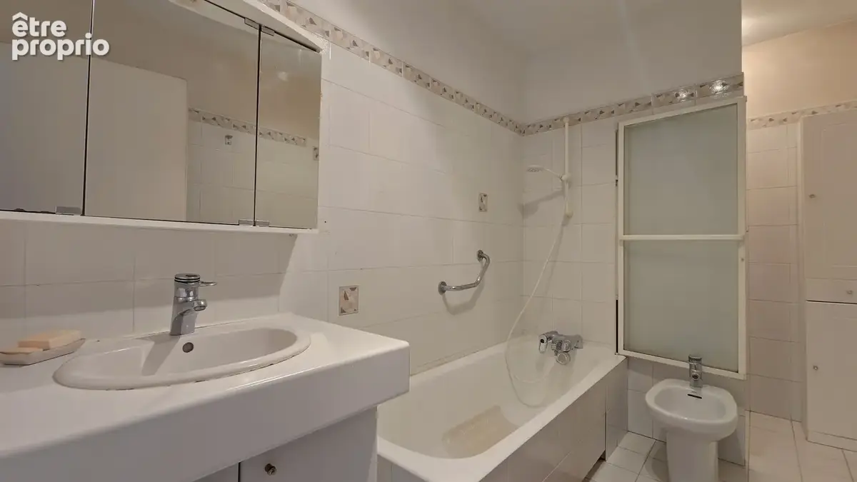 LE CANNET à vendre 4 pièces de 117 m2 avec terrasse et balcon, cave et garage sous-sol - photo 15