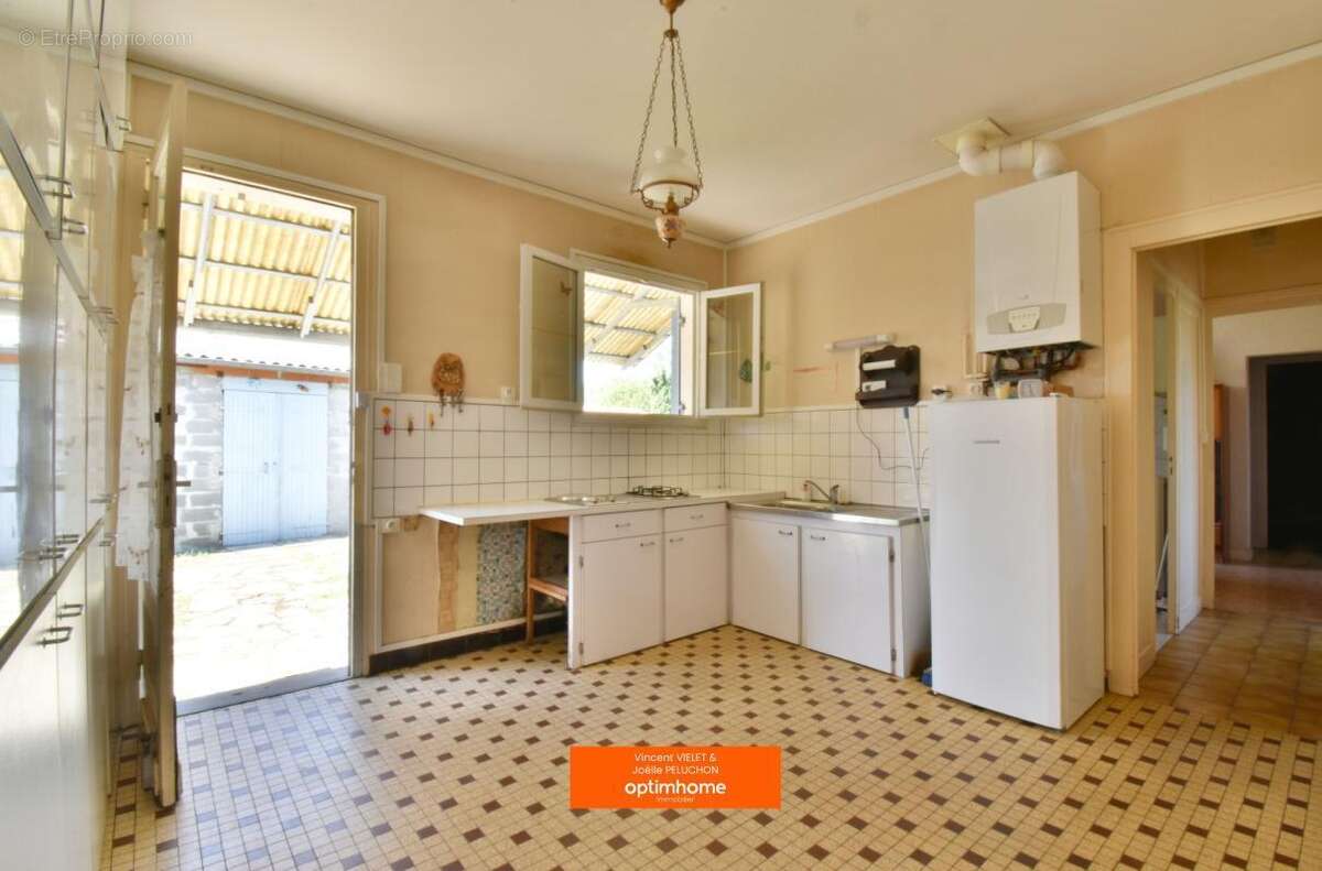 Maison à vendre 5 pièces AMBARES ET LAGRAVE (33) - photo 2