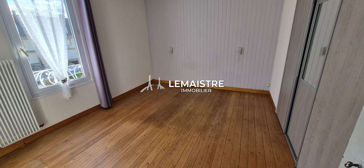 Maison à vendre - Caudebec-en-Caux Centre - Demeure familiale - 3 chambres + grenier aménagé - 2 garages - Jardin 400 m² - photo 6