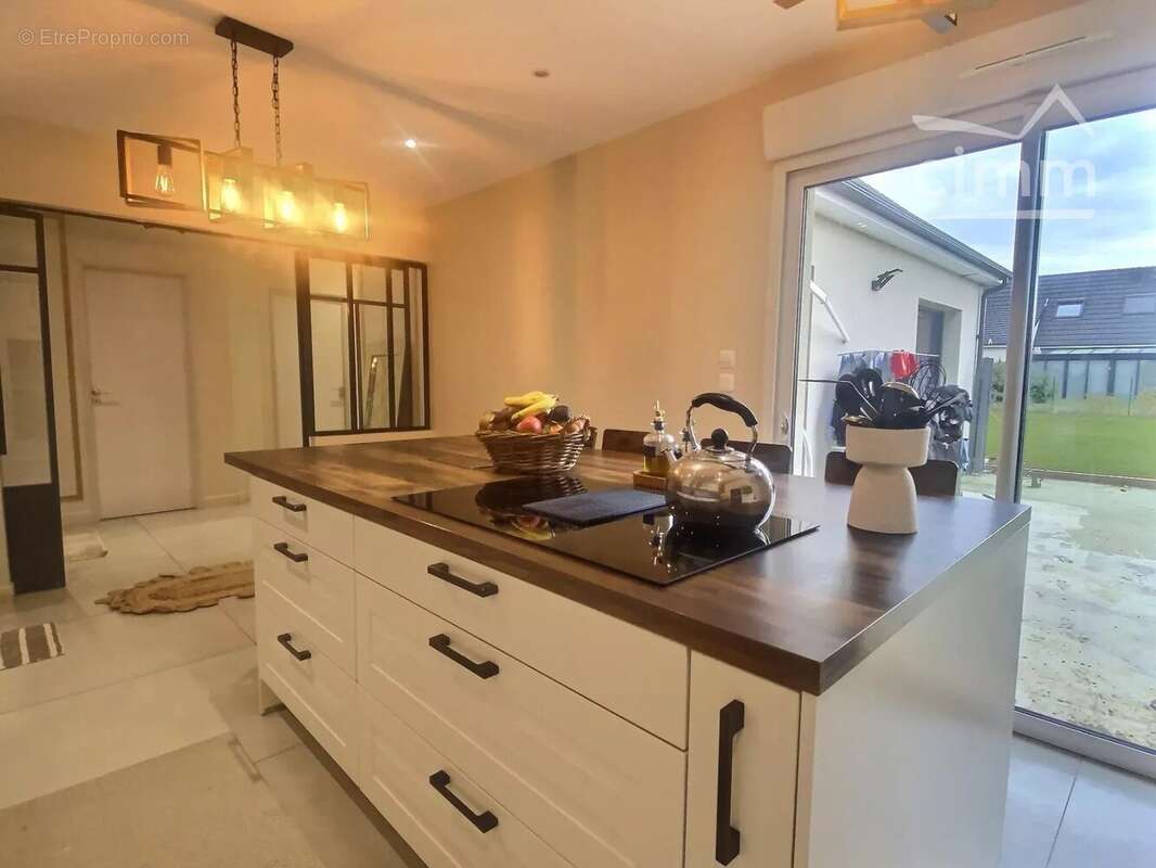 Maison à SAINT-SULPICE-DE-POMMERAY