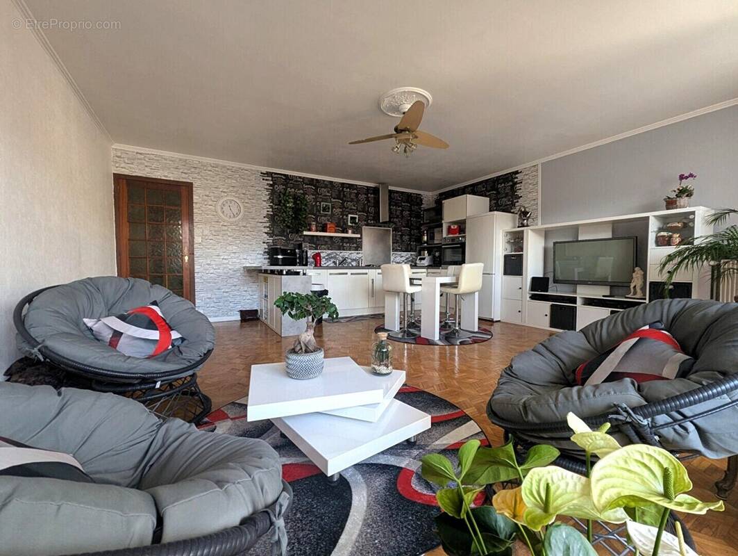 Appartement à SAINT-MARTIN-D'HERES