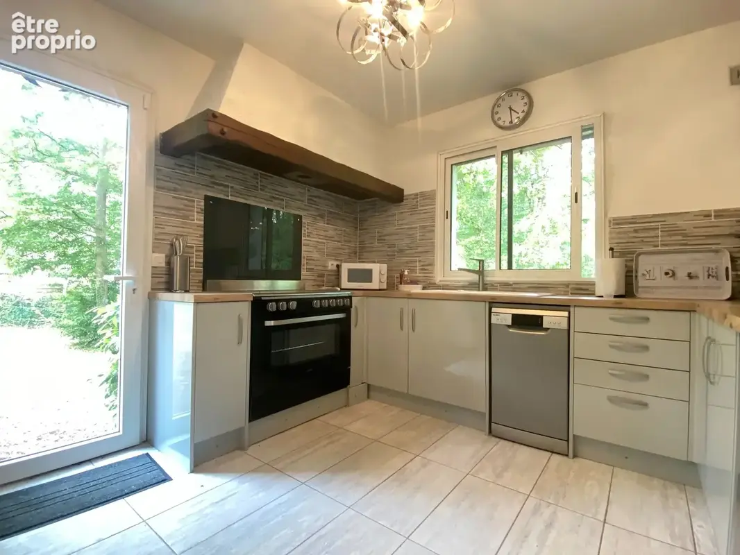 Propriété atypique avec parc et sous-sol total   Un cadre exceptionnel - photo 9