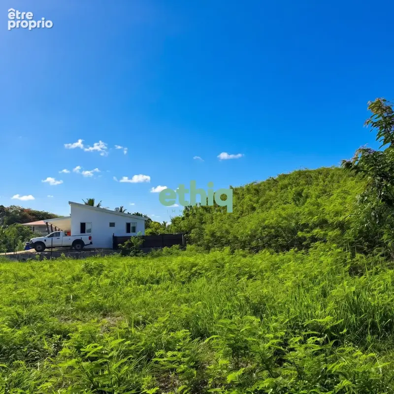 Terrain 715 m² à Sainte-Anne  - photo 3