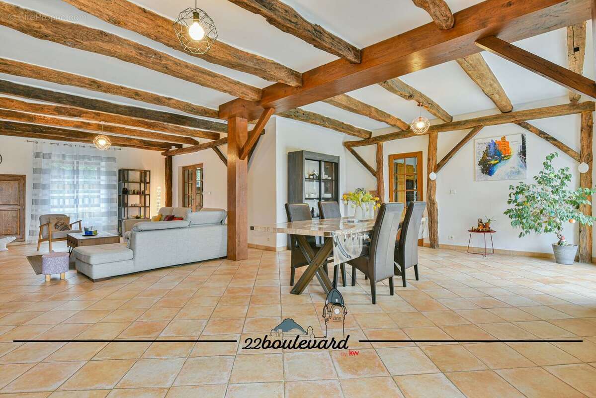 Maison à CONDAT-SUR-VIENNE