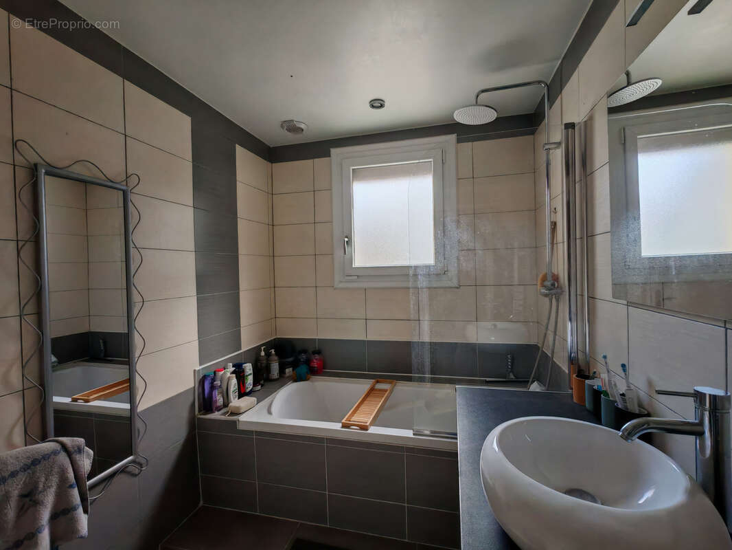 Maison à LA ROUXIERE