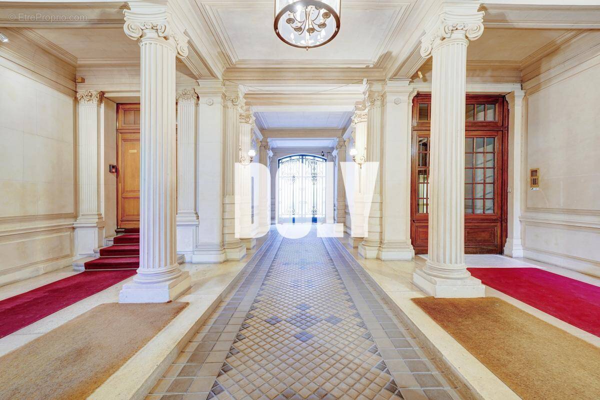 Appartement à PARIS-16E