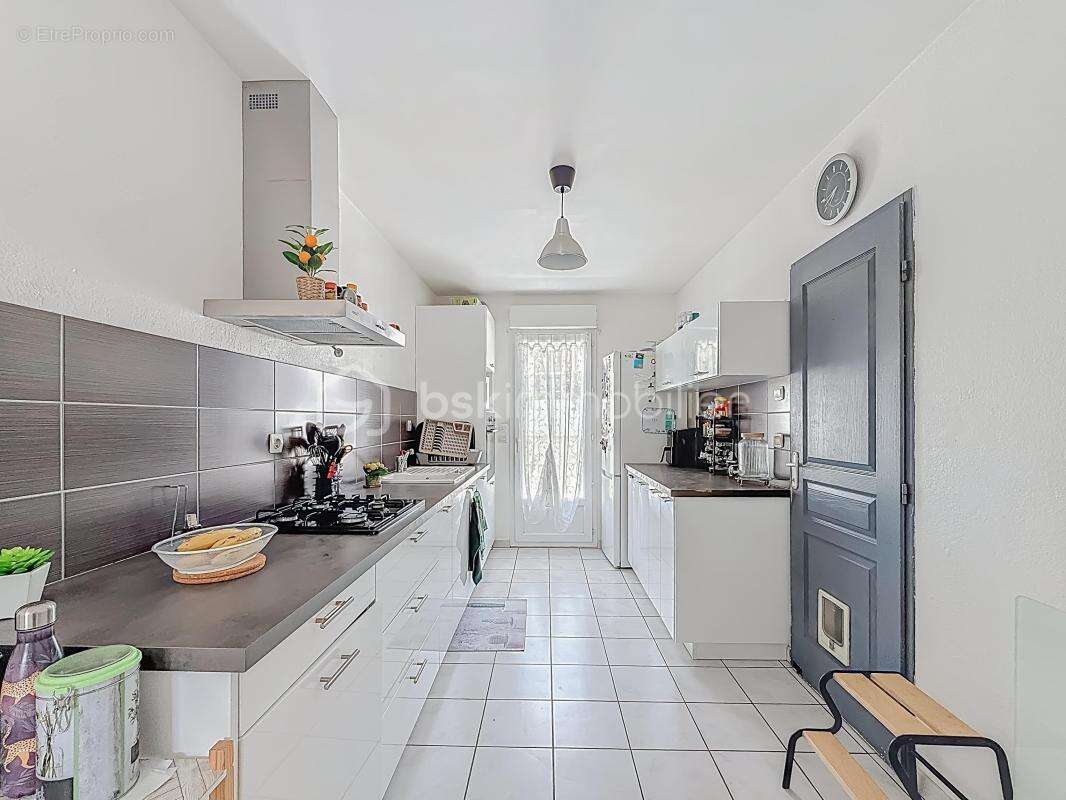 *** charmante maison t5 de plain-pied de 112m2 avec garage - lunel-viel *** - photo 9