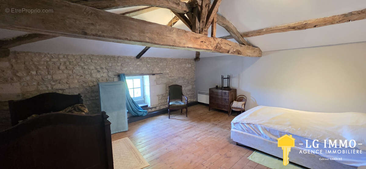 Maison à CHENAC-SAINT-SEURIN-D'UZET