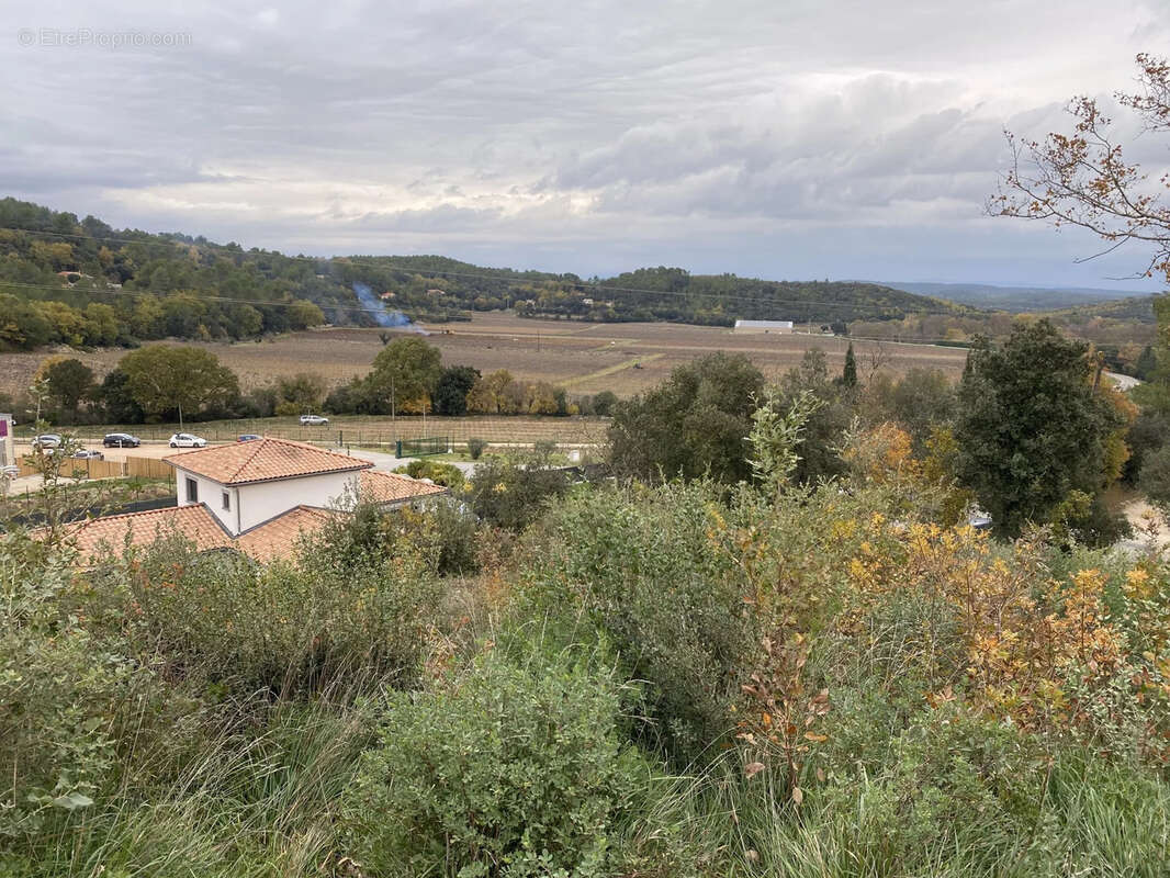 Terrain à FLASSANS-SUR-ISSOLE