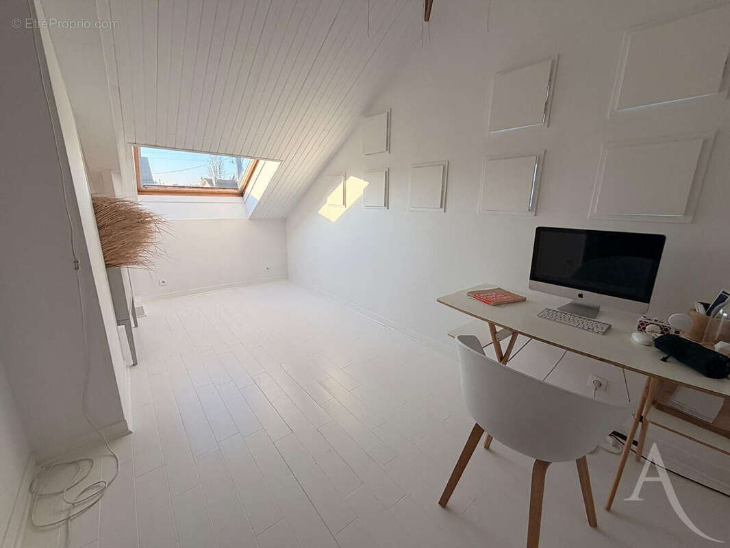 Maison à SAINTE-GENEVIEVE-DES-BOIS