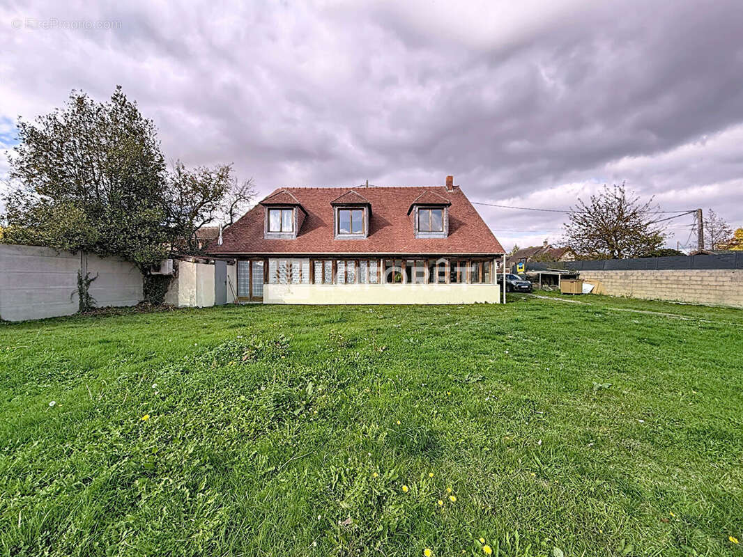 Maison à DAMPIERRE-SUR-AVRE