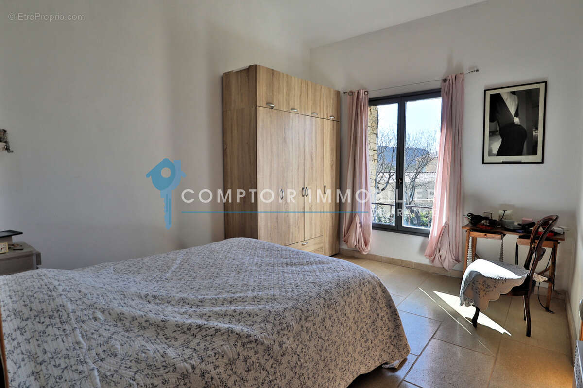 Dept 84 - Gordes - Belle bâtisse au calme - 164 m2 de surface habitables + dépendance à aménager et grenier su - photo 11