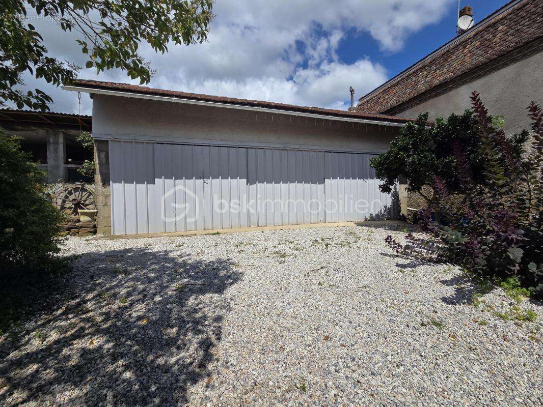 Propriété de charme + 2 appartements + 100 m2 de dépendances - photo 17