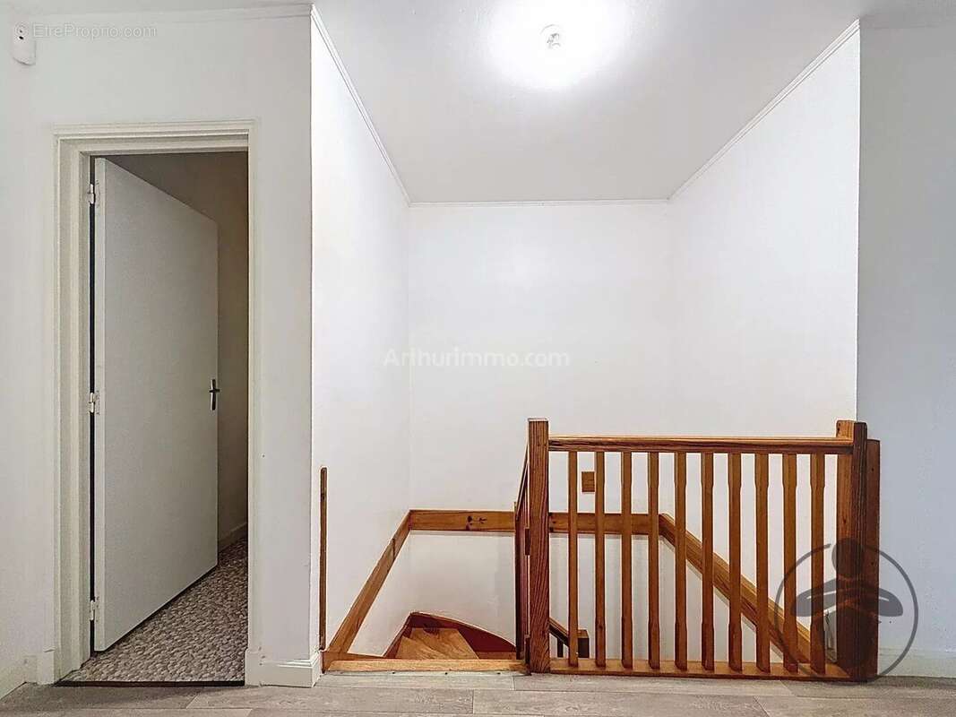 Maison à LES PEINTURES