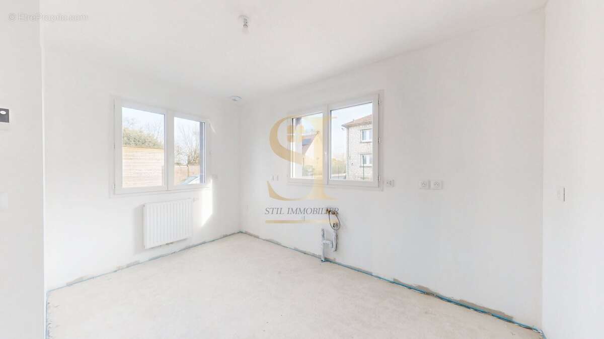 Maison à COMBS-LA-VILLE