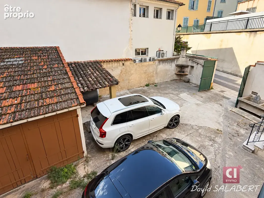 À vendre ? brignoles centre ? immeuble mixte d'environ 325 m² avec local loué, appartement, grenier, cour et terrasse - photo 10