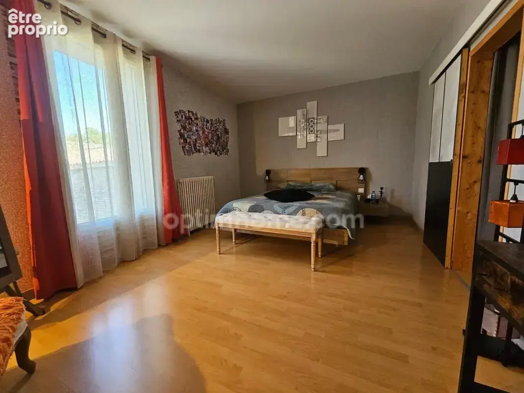 Maison de caractère rénovée (264 m²) – 5 Chambres et bureaux Charme, volumes et confort HIERSAC (16) - photo 4