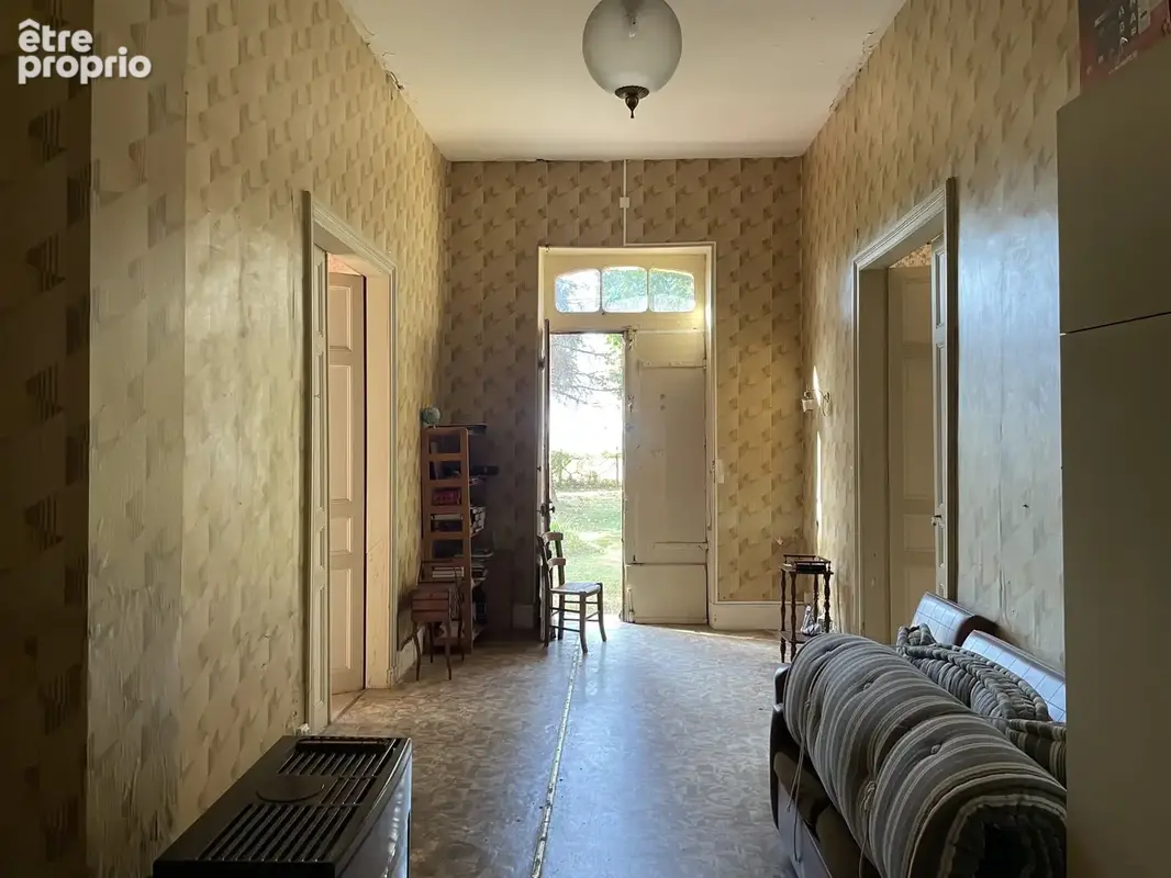 Maison a renover avec dependances sur 10ha  de terrain - photo 2