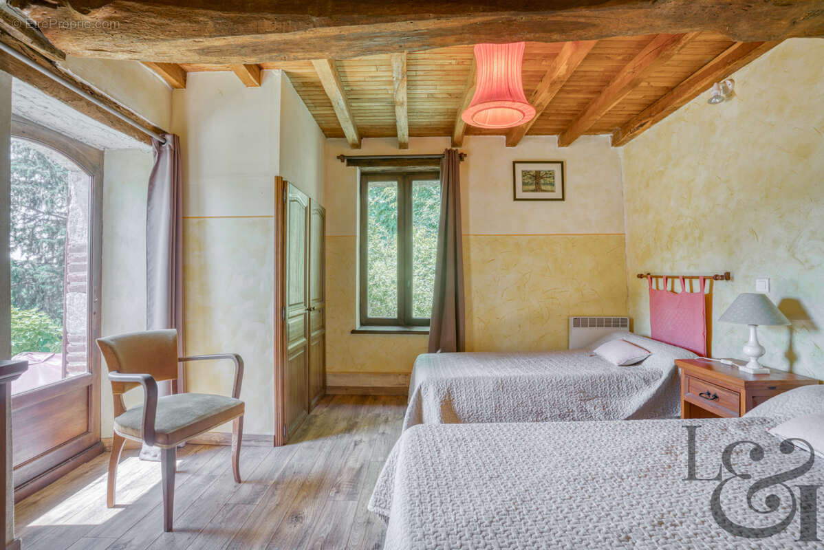 Ensemble immobilier en pierre avec piscine - photo 12